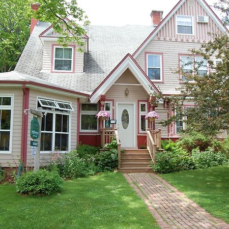 The Harbour House Bed & Breakfast Шарлъттаун Екстериор снимка