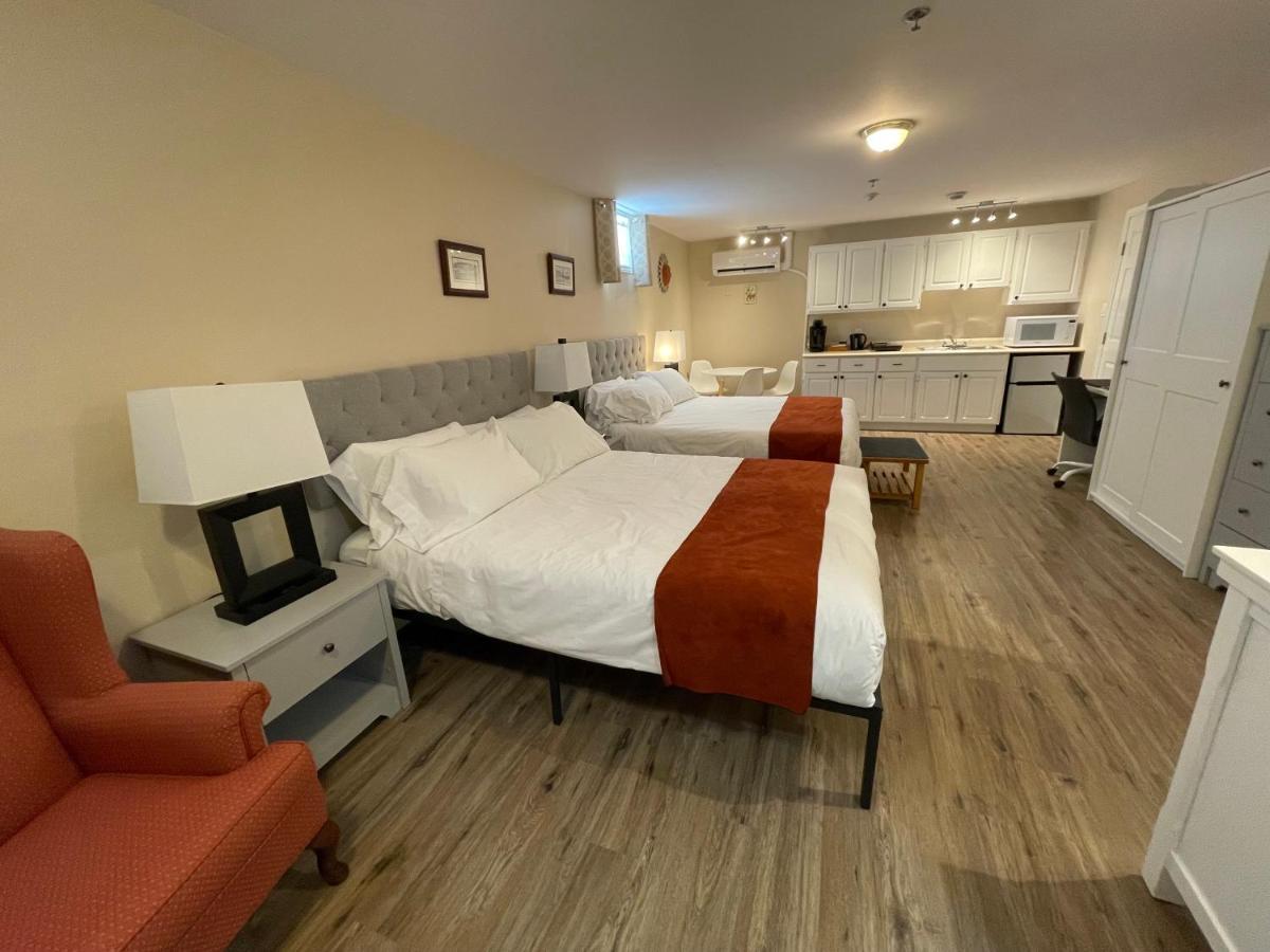 The Harbour House Bed & Breakfast Шарлъттаун Екстериор снимка