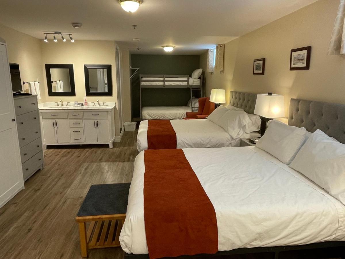 The Harbour House Bed & Breakfast Шарлъттаун Екстериор снимка