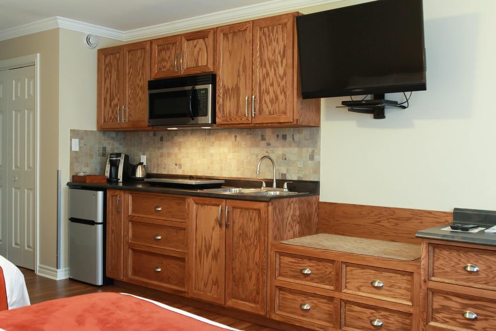 The Harbour House Bed & Breakfast Шарлъттаун Екстериор снимка