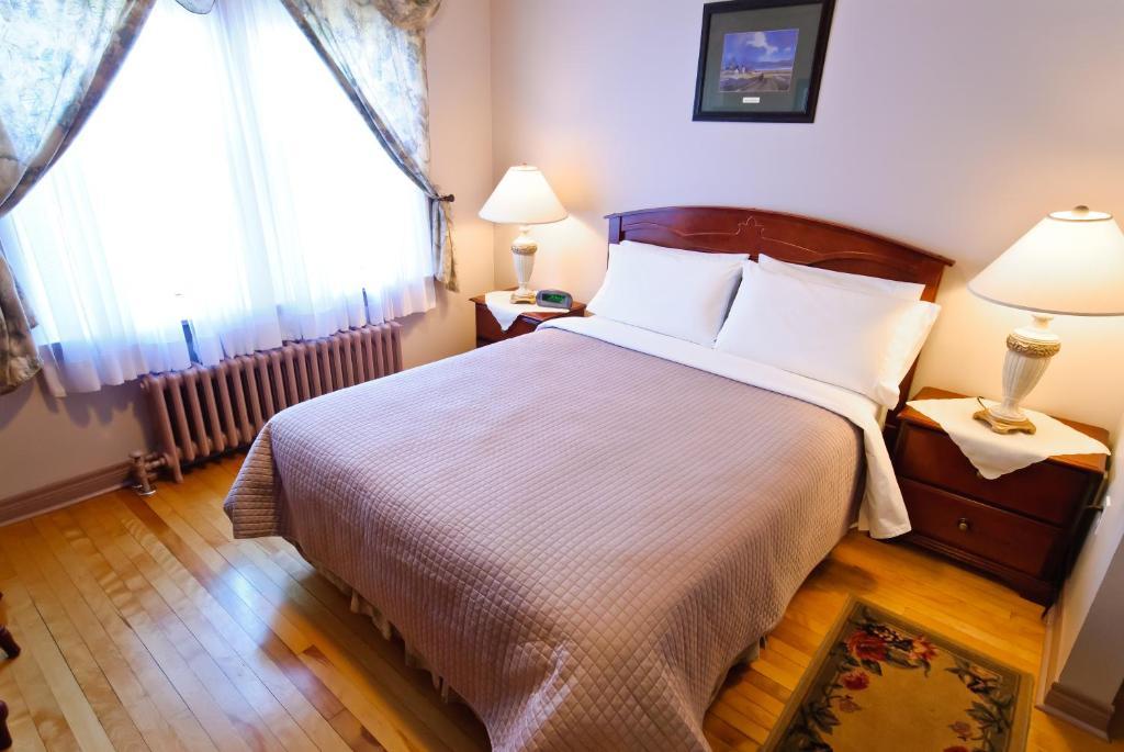 The Harbour House Bed & Breakfast Шарлъттаун Стая снимка