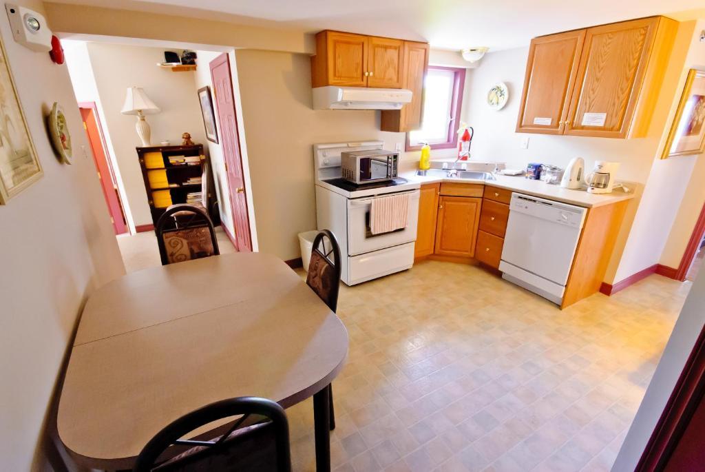 The Harbour House Bed & Breakfast Шарлъттаун Екстериор снимка