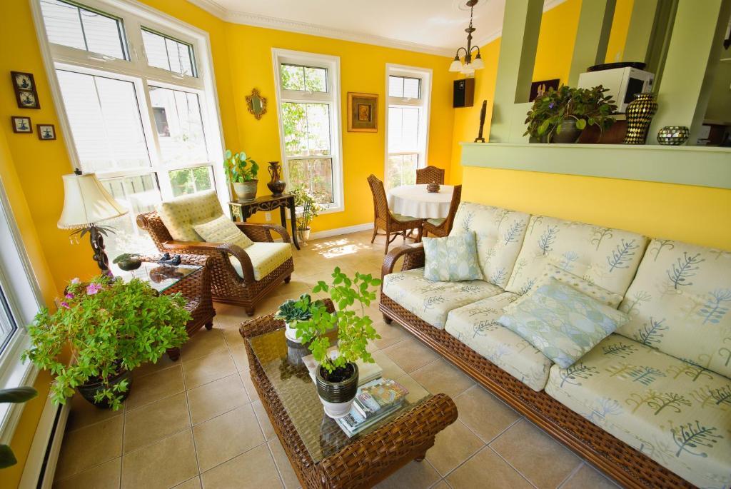 The Harbour House Bed & Breakfast Шарлъттаун Екстериор снимка