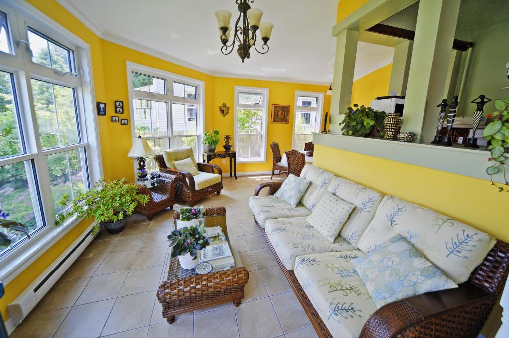 The Harbour House Bed & Breakfast Шарлъттаун Екстериор снимка