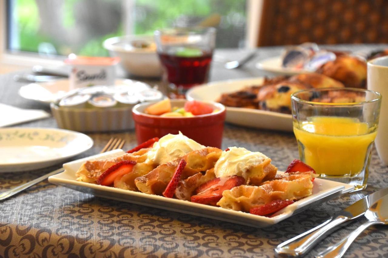 The Harbour House Bed & Breakfast Шарлъттаун Екстериор снимка