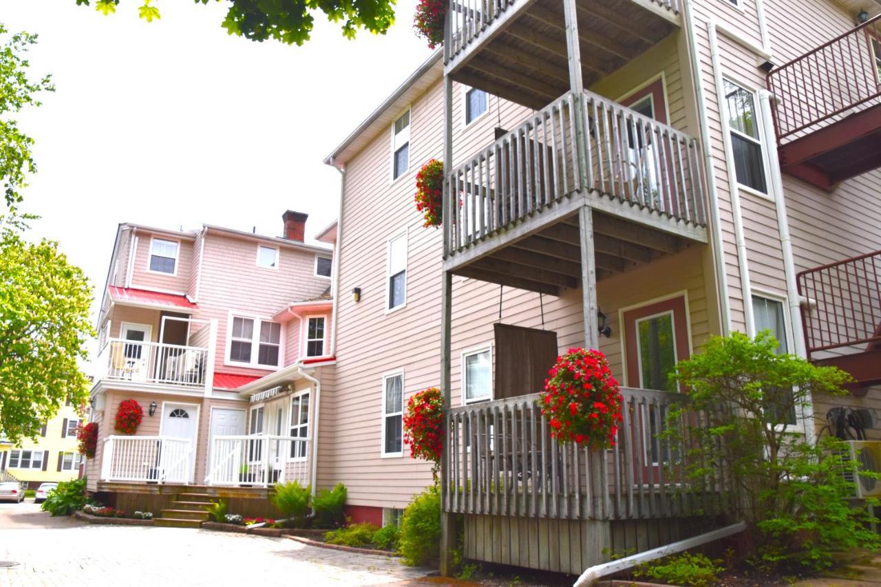 The Harbour House Bed & Breakfast Шарлъттаун Екстериор снимка