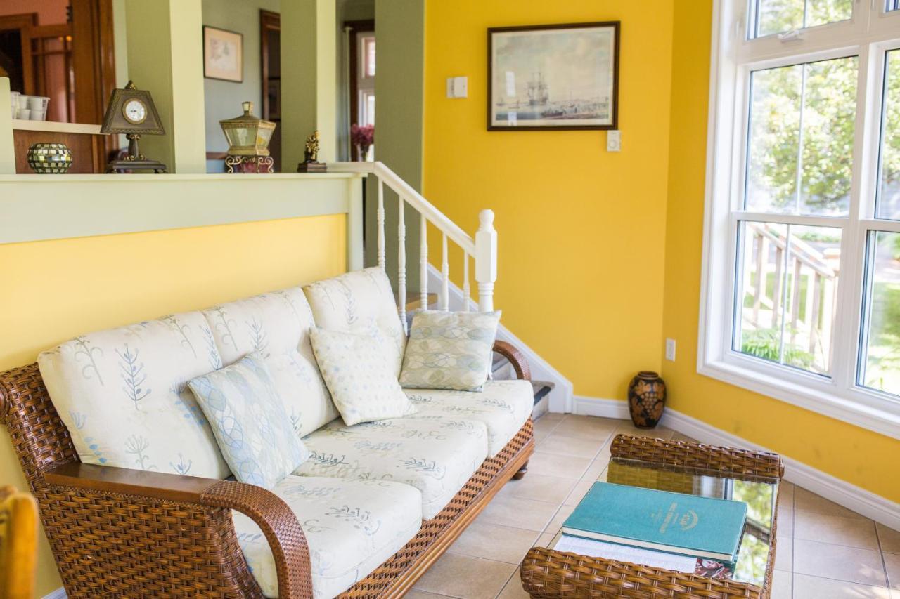 The Harbour House Bed & Breakfast Шарлъттаун Екстериор снимка