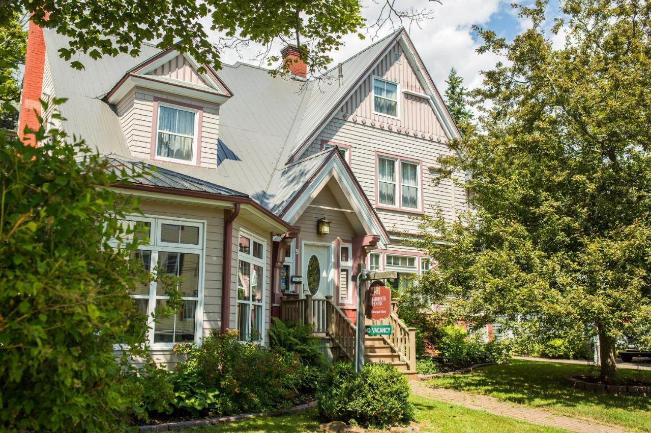 The Harbour House Bed & Breakfast Шарлъттаун Екстериор снимка