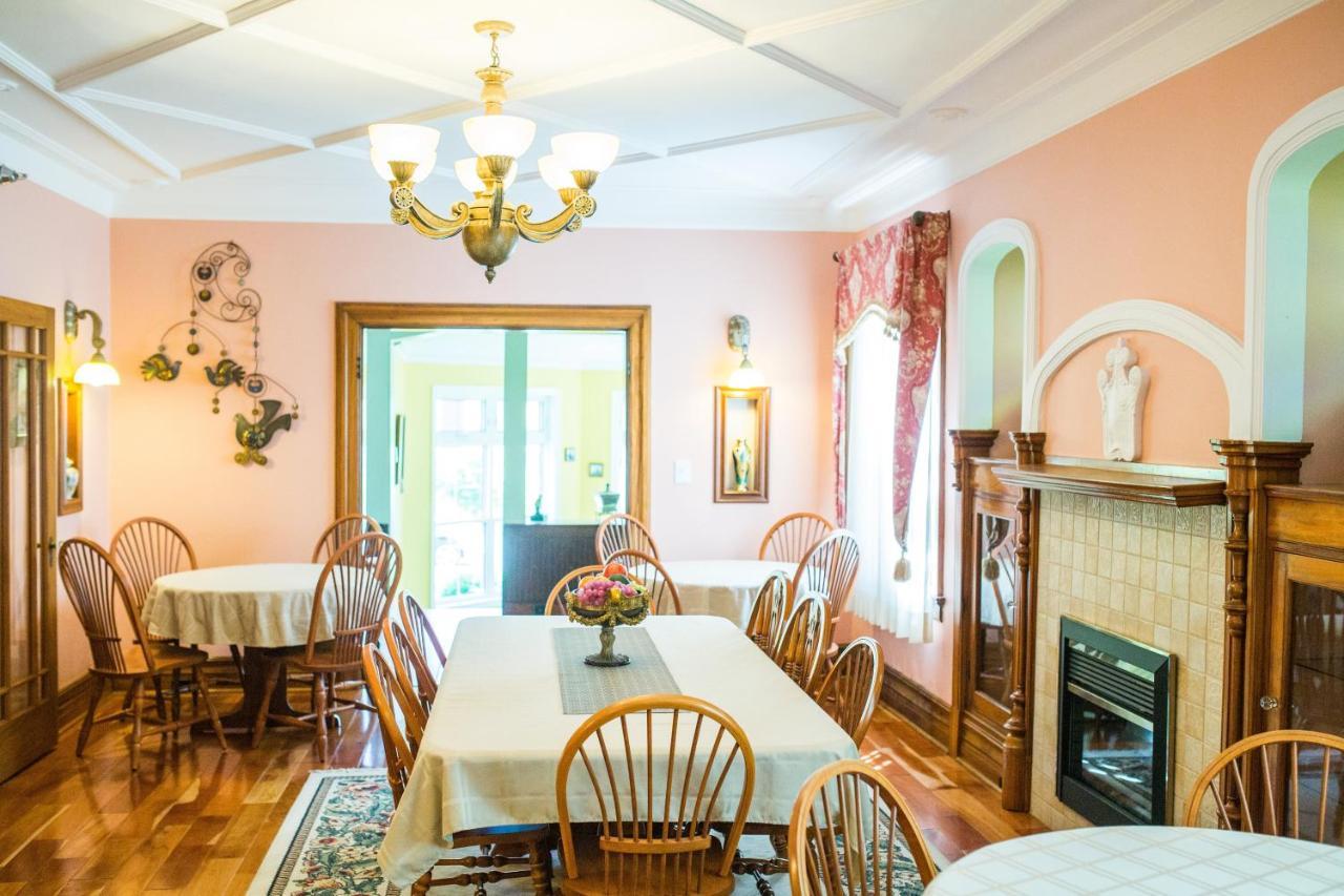 The Harbour House Bed & Breakfast Шарлъттаун Екстериор снимка