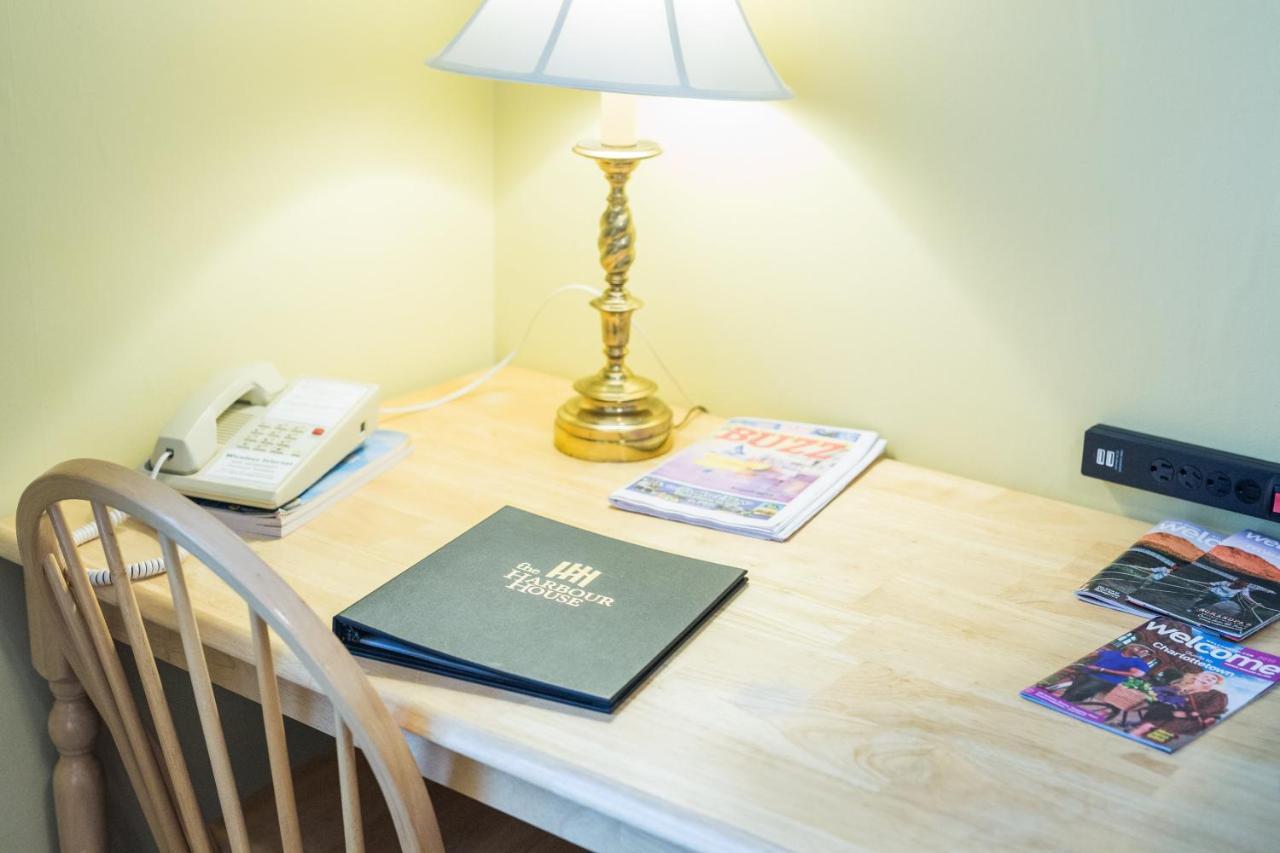 The Harbour House Bed & Breakfast Шарлъттаун Екстериор снимка